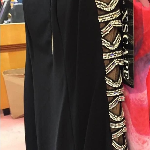 Gorgeous Xscape gown perfect for any formal event!  Dress was never worn w/tags. - Picture 4 of 6